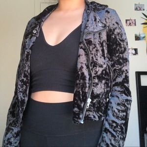 BLACK CROPPED CRUSHED VELVET JACKET